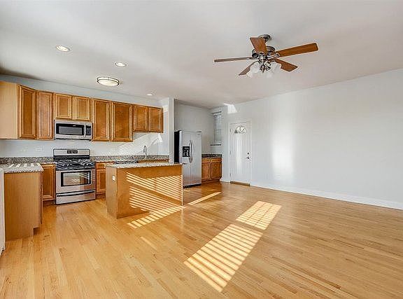 4th image of 3548 N Keeler Ave #3F