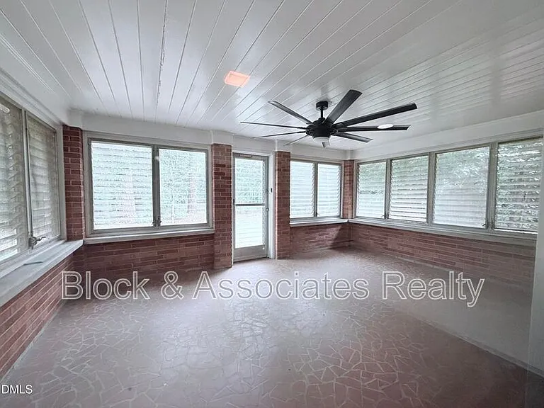 405 N Main St — Photo 11