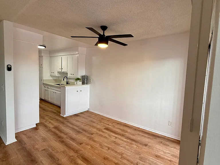 6727 Sylmar Ave — Photo 6