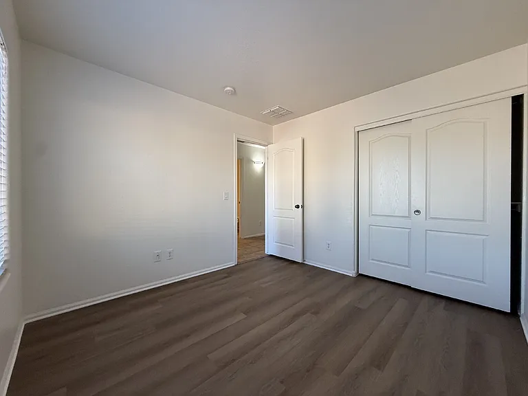 8202 S 47th Ave — Photo 32