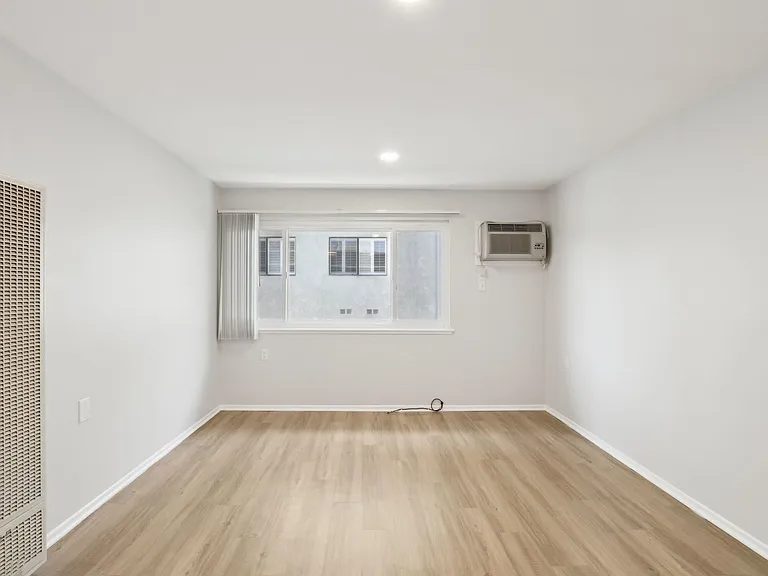 5405 Lindley Avenue — Photo 26