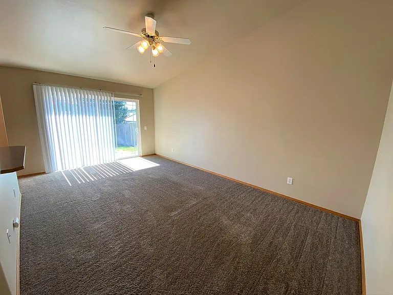602 E Country Side Ave — Photo 5