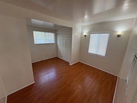 5th image of 2826 Prospect St
