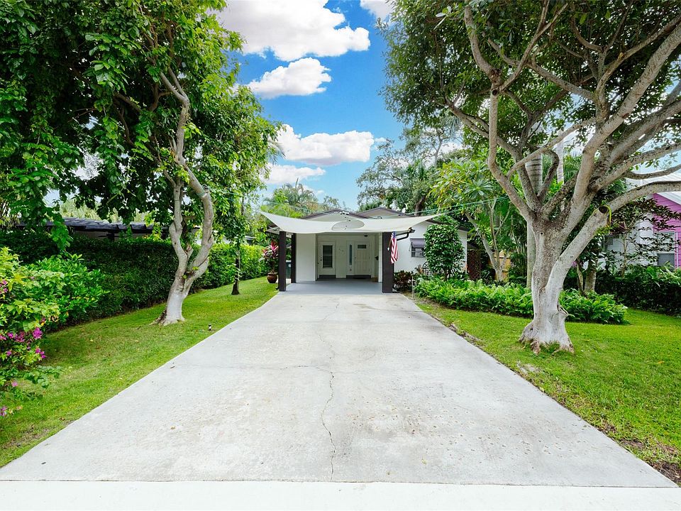 1st image of 718 N Lakeside Drive