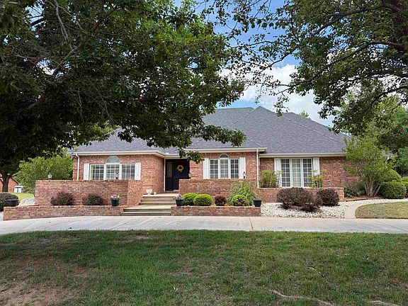 2nd image of 2819 Oak Hollow Rd