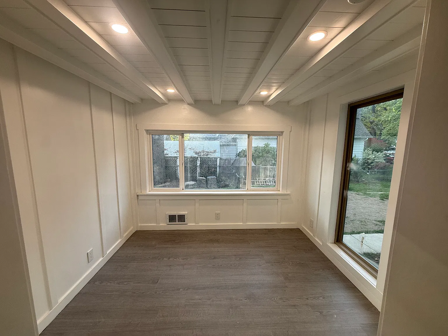 810 E Indiana Ave — Photo 3