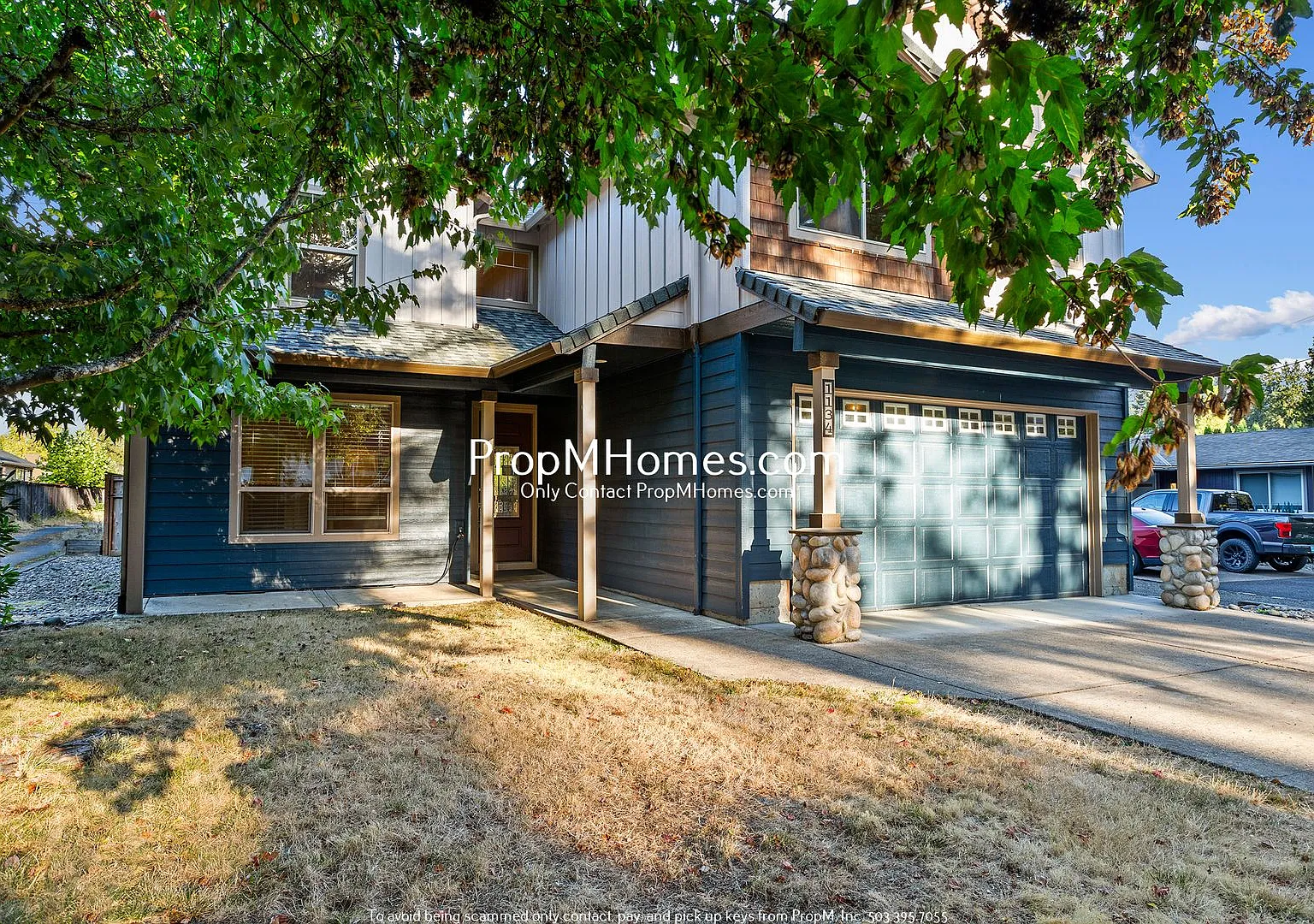 Spacious 5BR Hillsboro Home - Vaulted Ceilings, Fenced Yard & 2-Car Garage — Photo 3