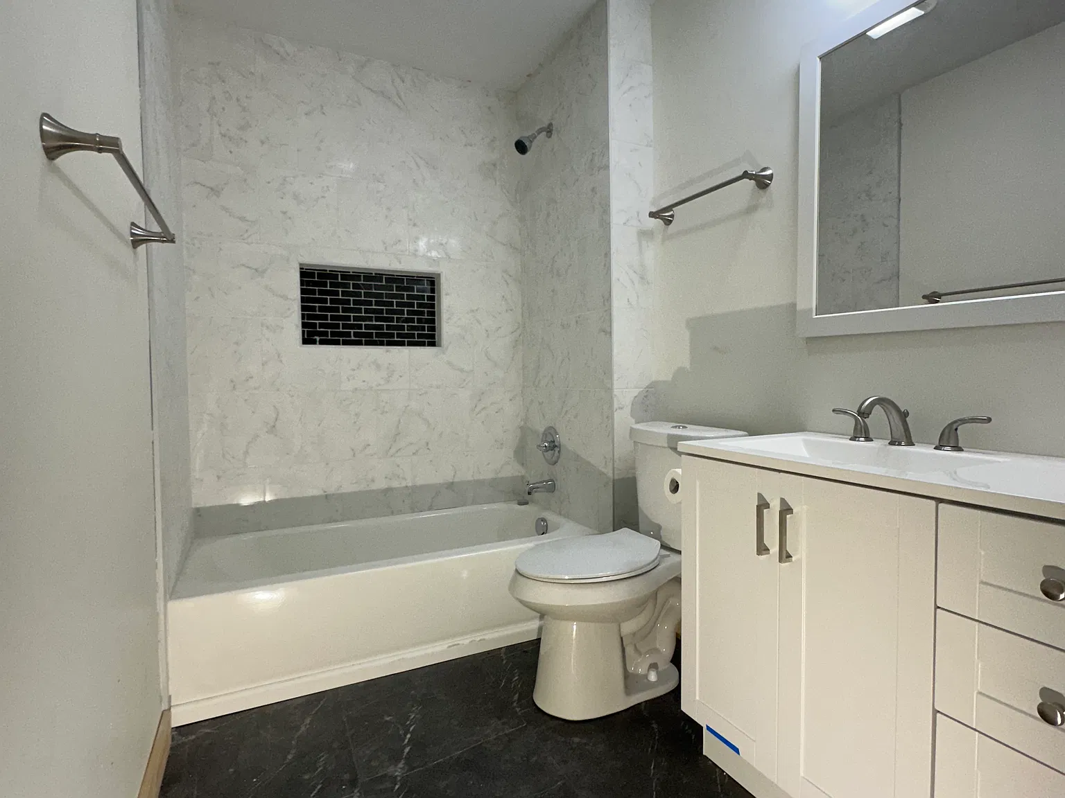 2 bed, 976 sqft, $1,500 — Photo 2