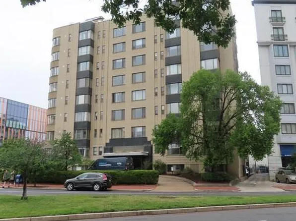 1 Scott Cir #419, Washington, DC 20036