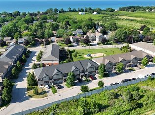 380 Lake St #39, Grimsby, ON L3M0E8