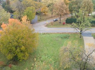 25W522 Plamondon Rd, Wheaton, IL 60189