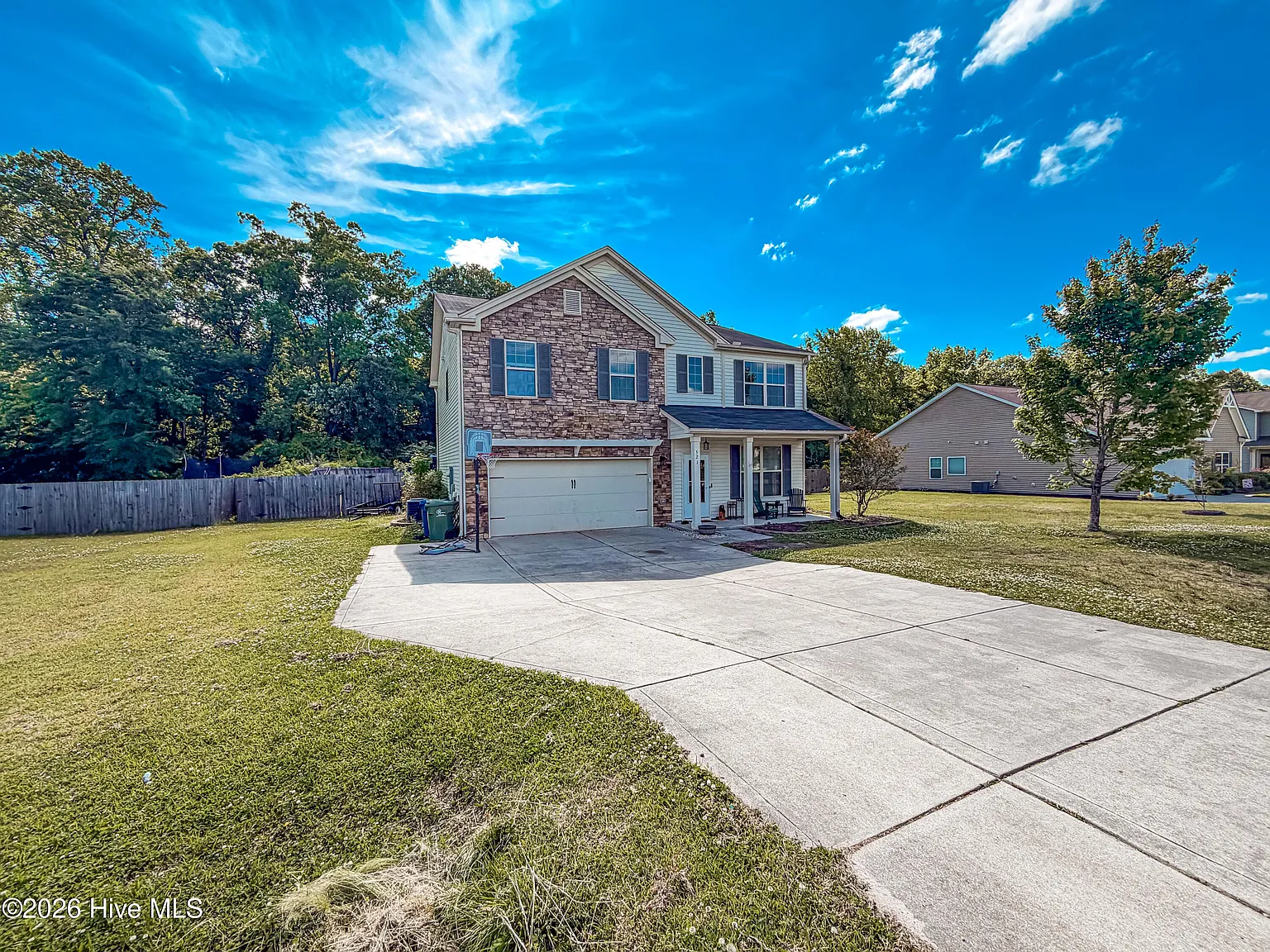 4 bed, 2.5 bath, $1,900 — Photo 3