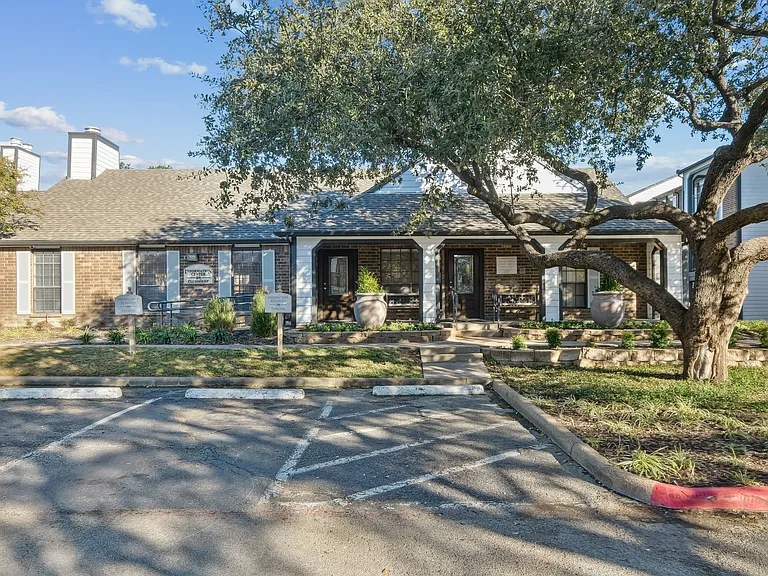 The Arbors of Euless Apartments — Photo 35