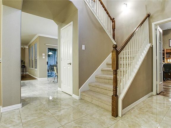 5th image of 9309 Clearview Dr