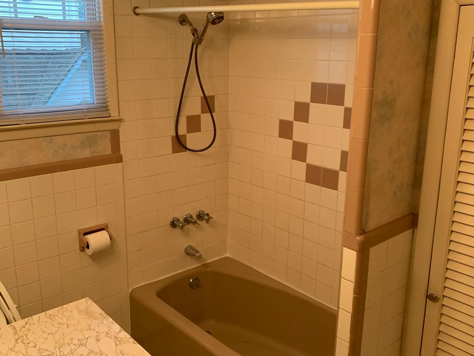 3 bed, 1000 sqft, $2,500 — Photo 4