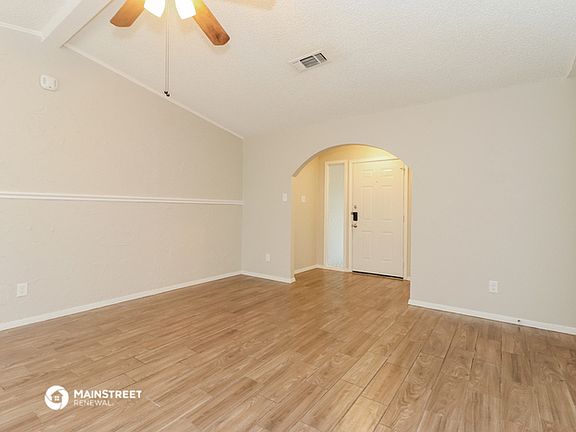 5th image of 2608 Hilldale Blvd