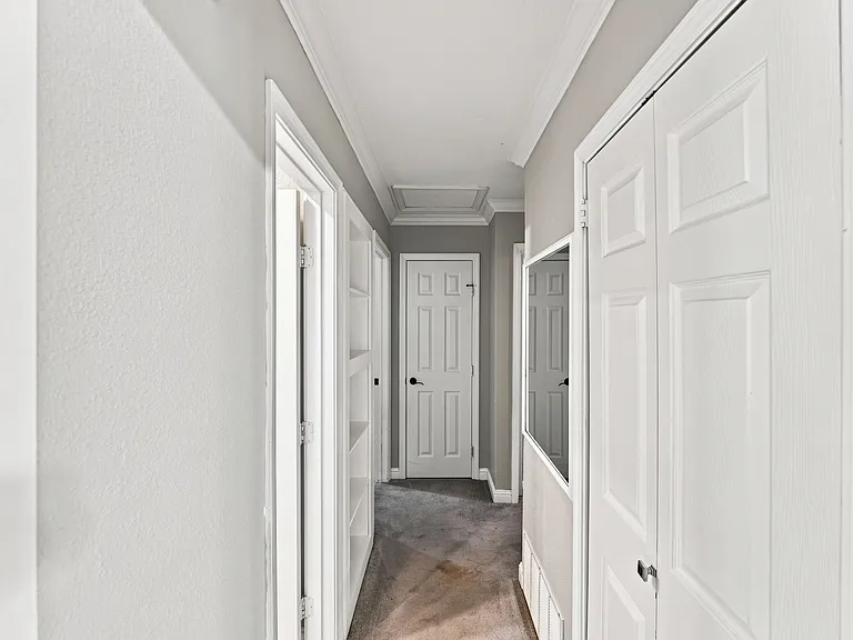 206 Ocean Dr — Photo 3