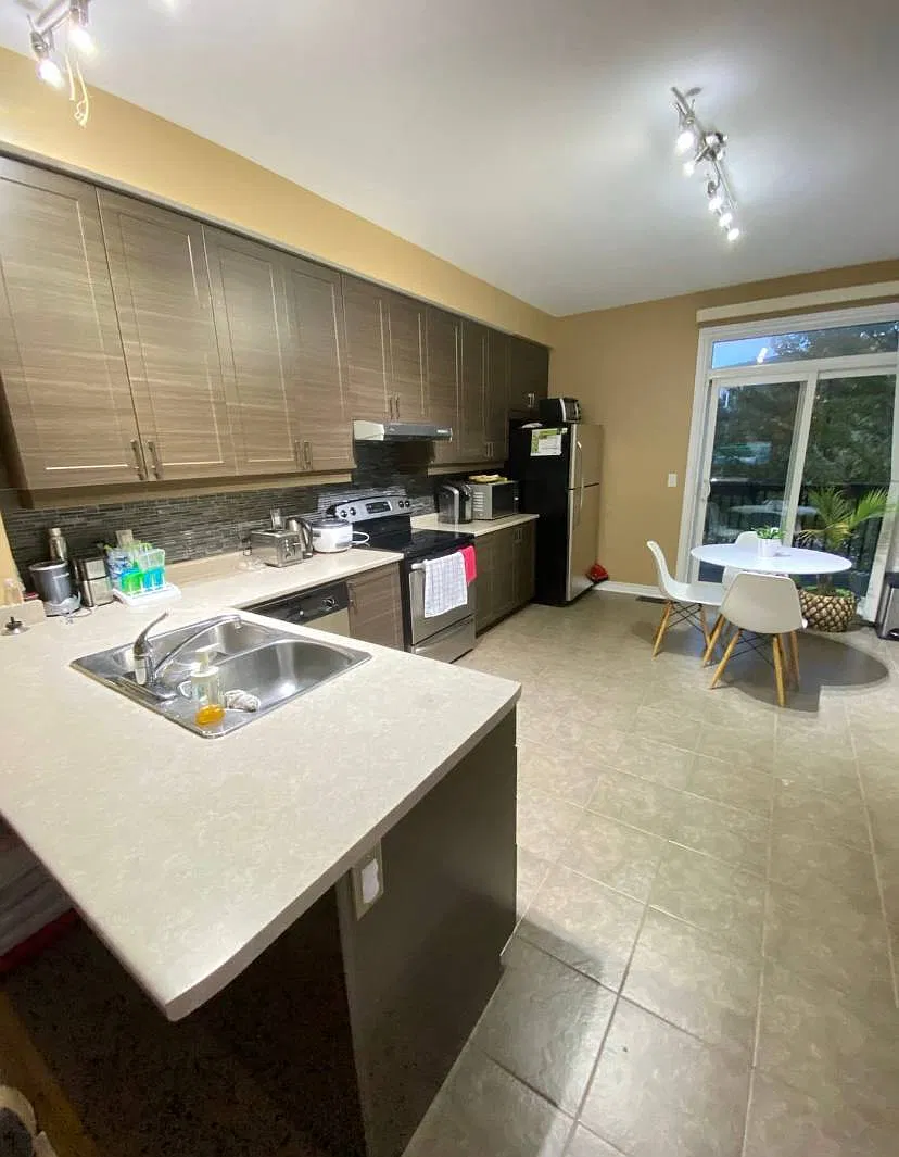 1 bed, $1,000 — Photo 3