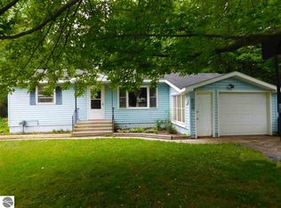 8317 Leecrest Blvd, Onekama, MI 49675