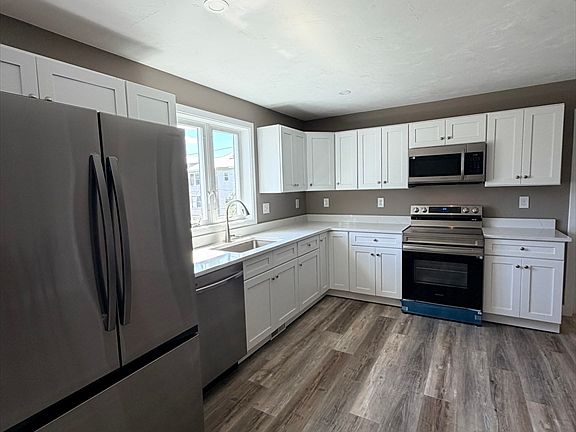3rd image of 60 Richards St #A