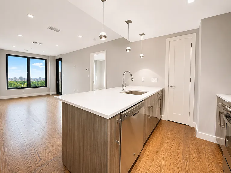 2718 Hoyt Ave S #6A — Photo 4