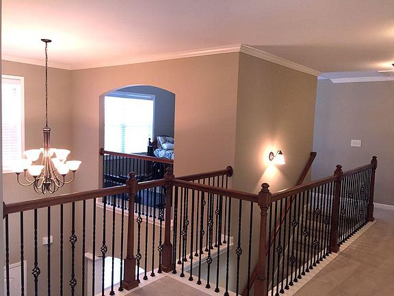5th image of 79 New Castle Dr