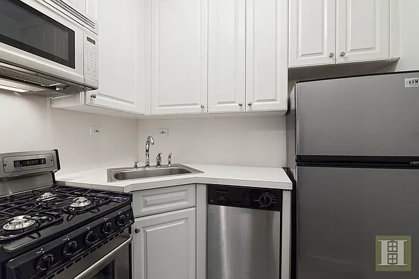 Rented by Halstead Real Estate | media 14