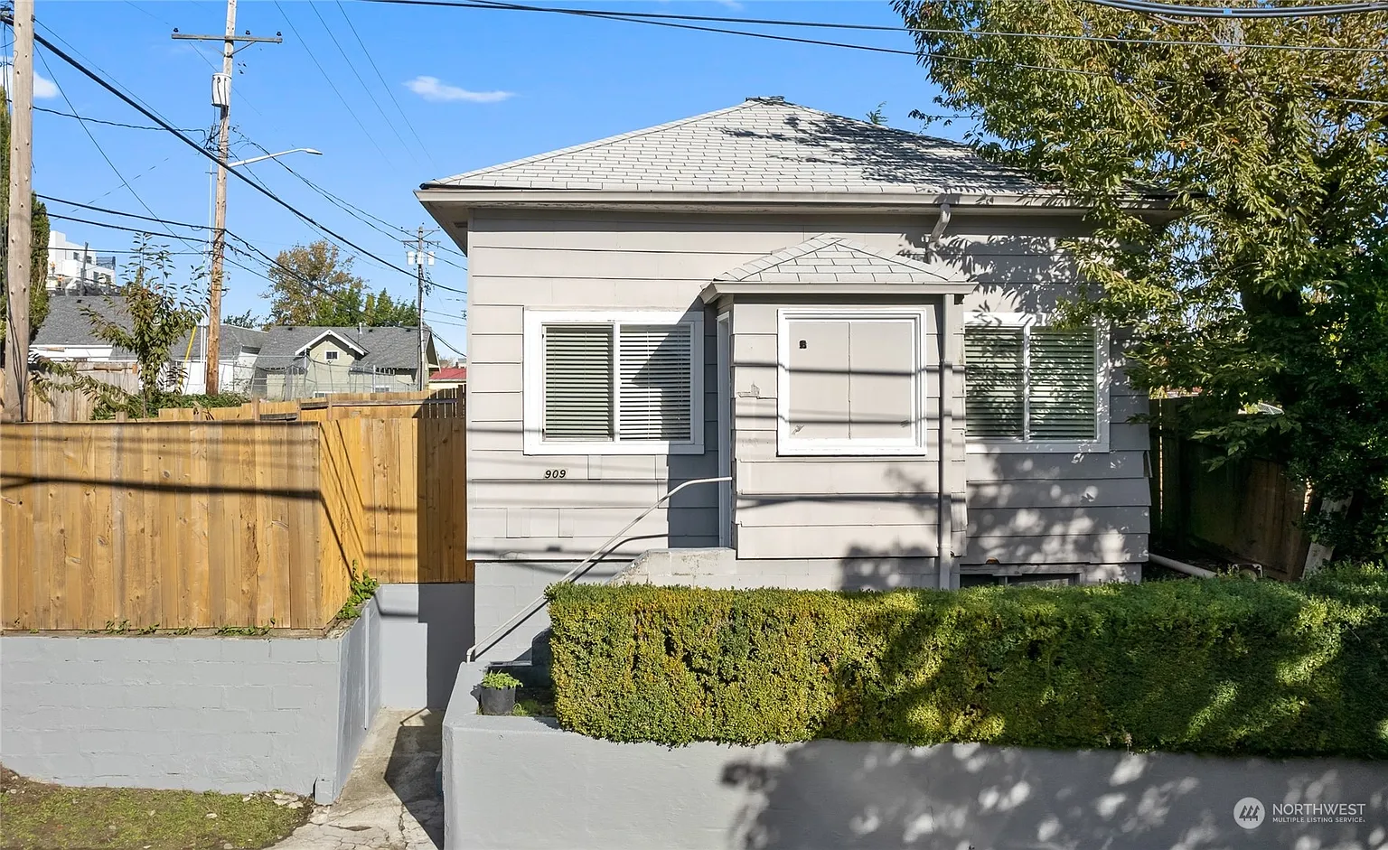 909 Earnest S Brazill Street photo 1