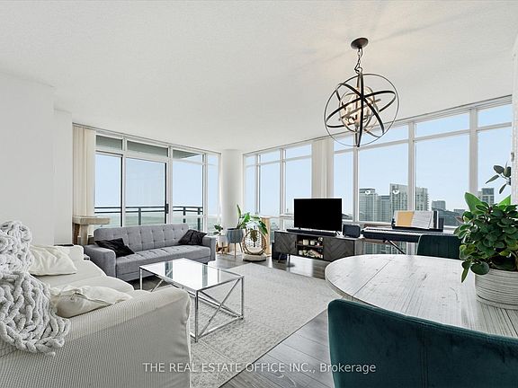 2nd image of 15 Fort York Blvd #4212