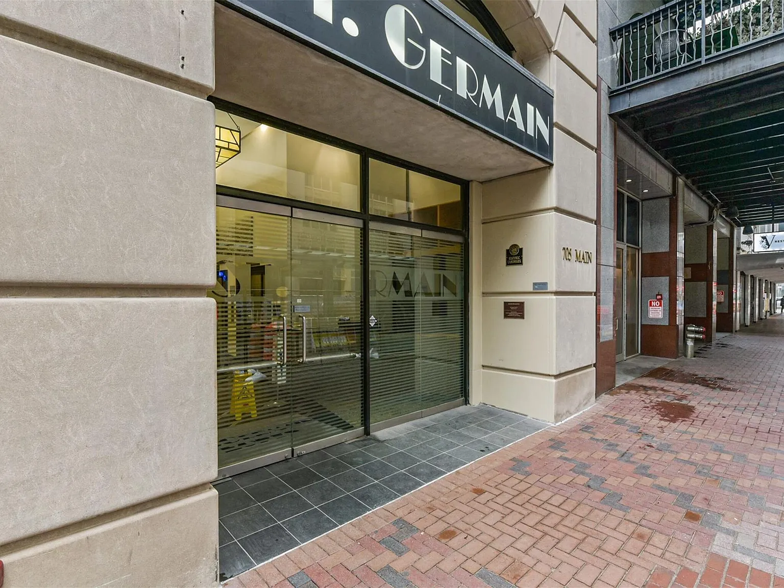 1 bed, 1.0 bath, 797 sqft, $2,300 — Photo 2