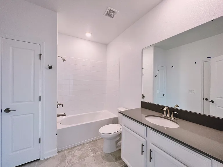 2975 Addison Blvd — Photo 12