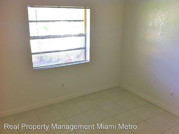 3rd image of 9751 Wayne Ave APT 2