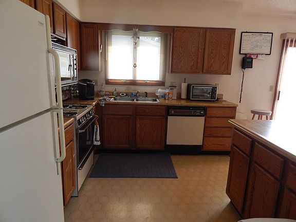 3rd image of 811 Independence Dr