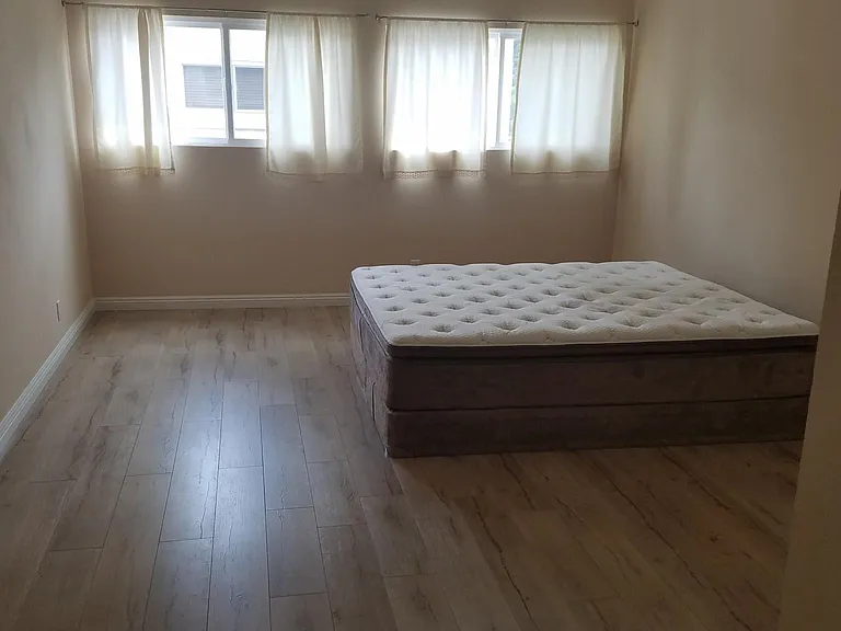4244 Mary Ellen Ave — Photo 15