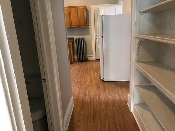 4th image of 1314 N Claremont Ave #9