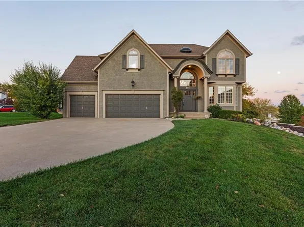 240 NE Hidden Ridge Ct, Lees Summit, MO 64064