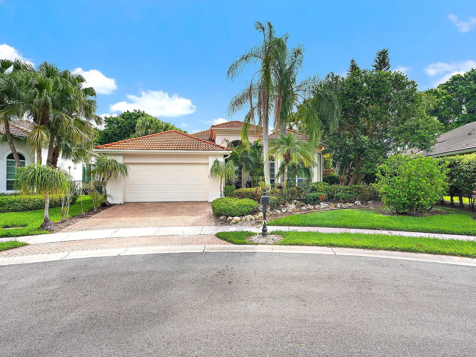 3 bed, 3.0 bath, 2953 sqft, $14,000 — Photo 2