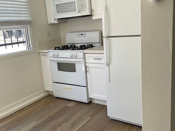 5th image of 3121 1/2 Vancouver Ave