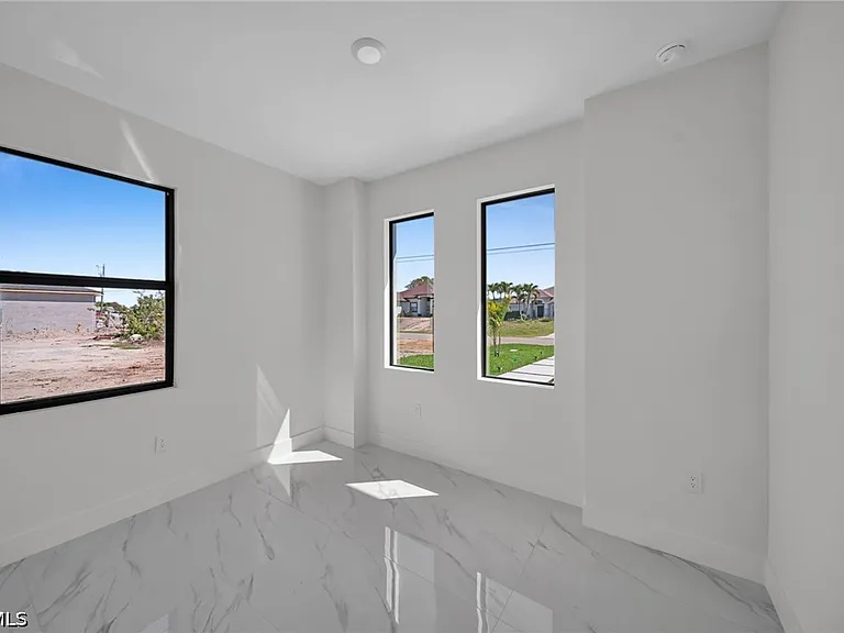 1426 NE 6th Ave — Photo 34