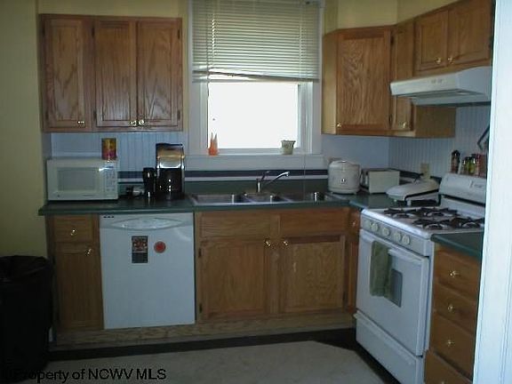 2nd image of 204 Dewey St