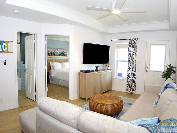 5th image of 129 E Cora Lee Dr #305