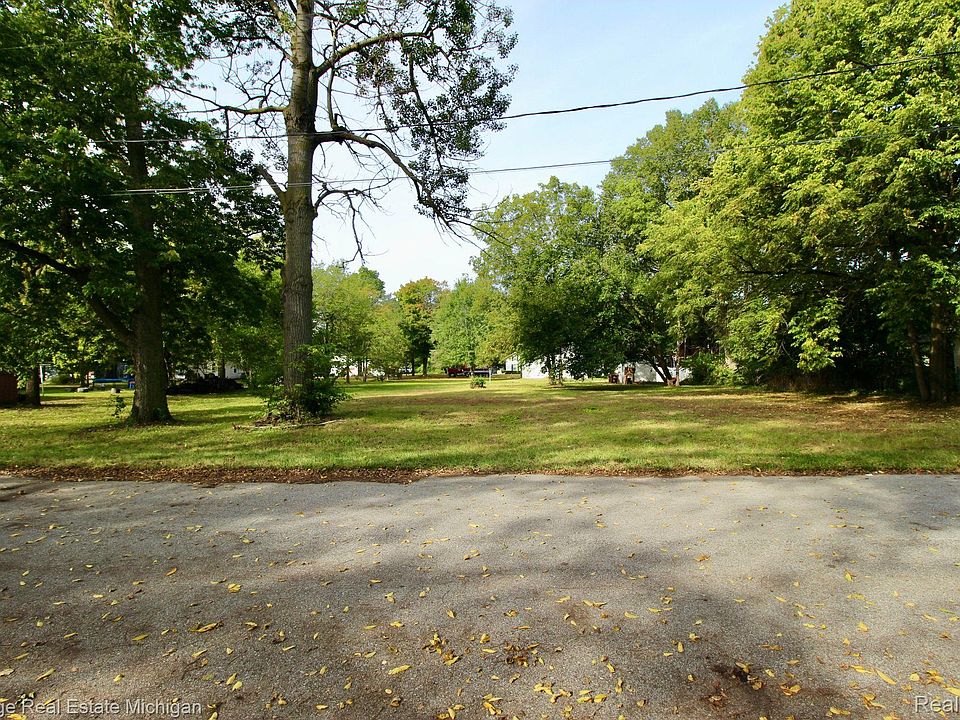 1st image of 119 Andres St