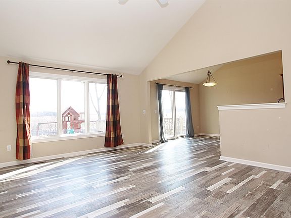 3rd image of 209 Ballenshire Ln