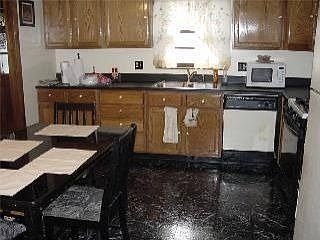 5th image of 7138 Greeley Ave