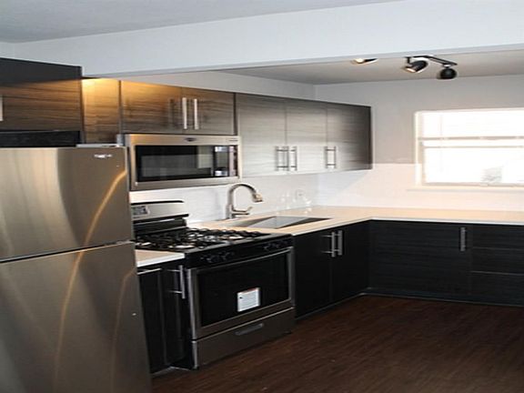 2nd image of 2801 Carrolton St APT 10