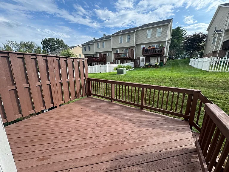 3046 Crystal Spring Ln — Photo 5