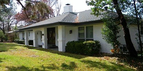 2nd image of 1001 Edgecliff Dr