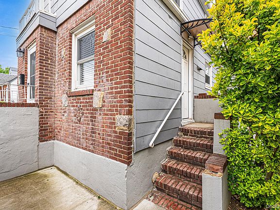 3rd image of 301 Merrifield Avenue