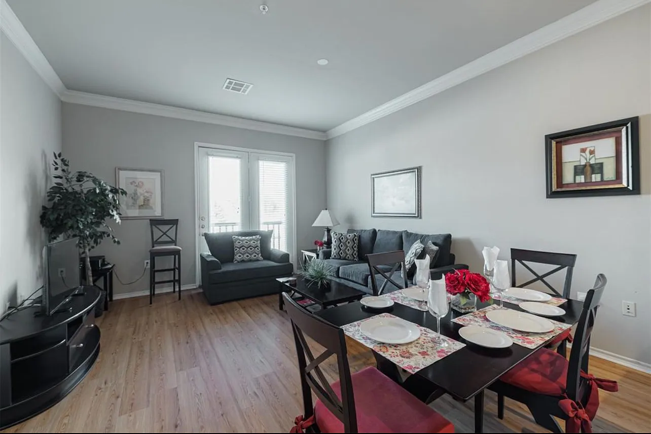 1 bed, 664 sqft, $1,900 — Photo 4