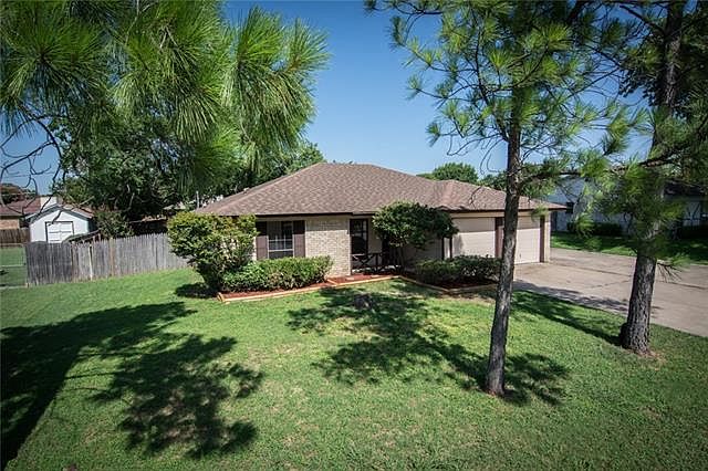 1st image of 436 Live Oak Ln